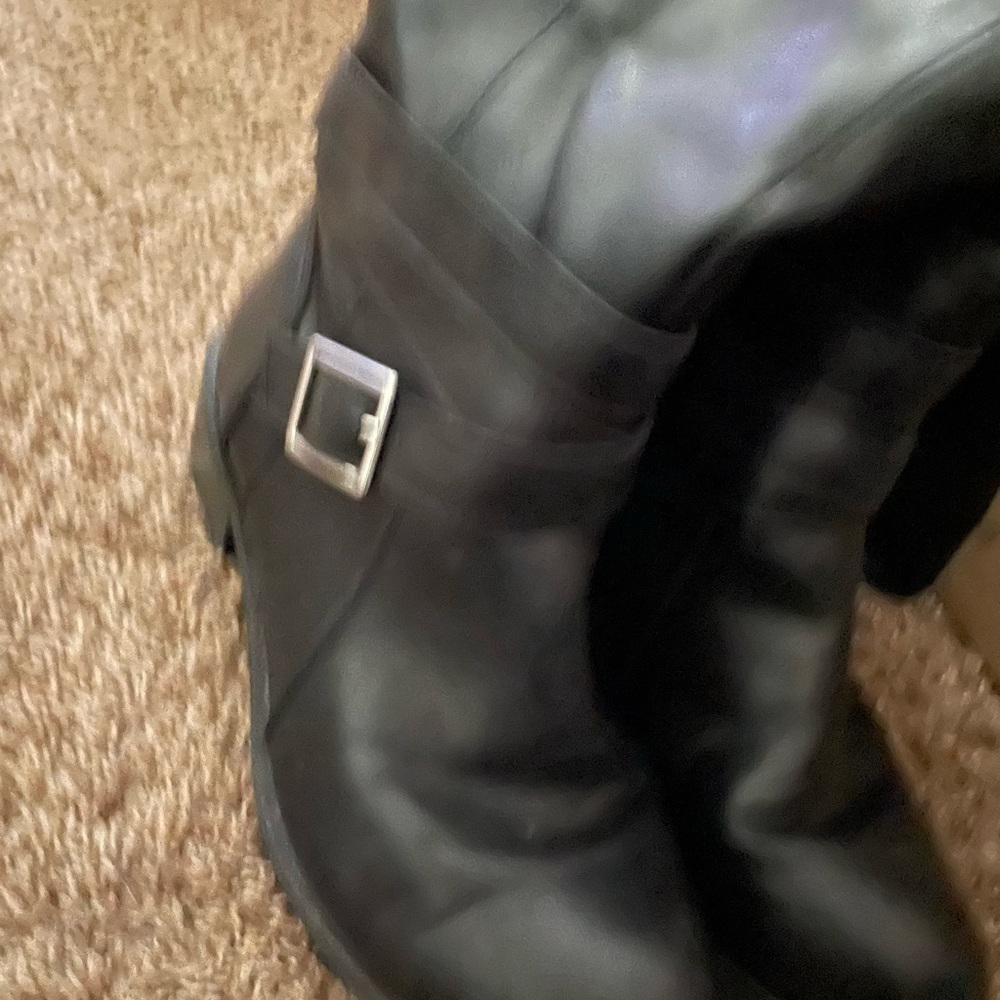 Long black boots, size 7